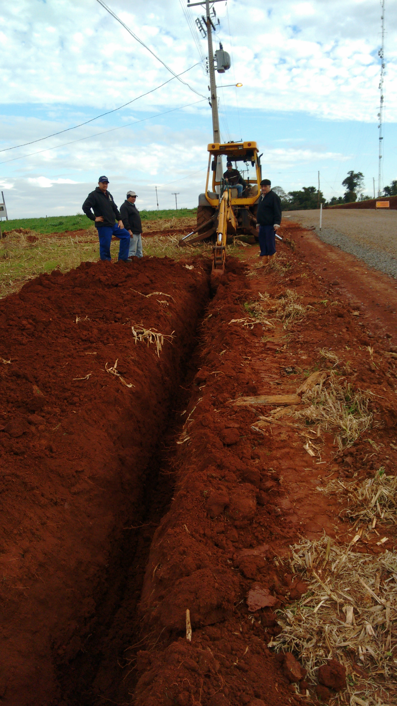 Secretaria de Agricultura substitui rede de água na Linha Shultz
